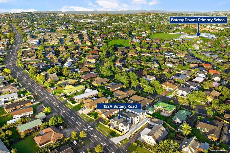 Photo of property in 152a Botany Road, Botany Downs, Auckland, 2010