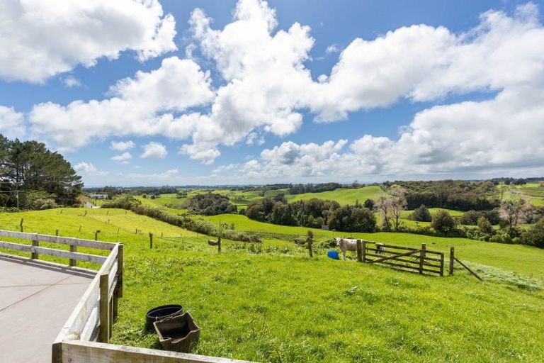 Photo of property in 805 Richmond Road, Lepperton, New Plymouth, 4373