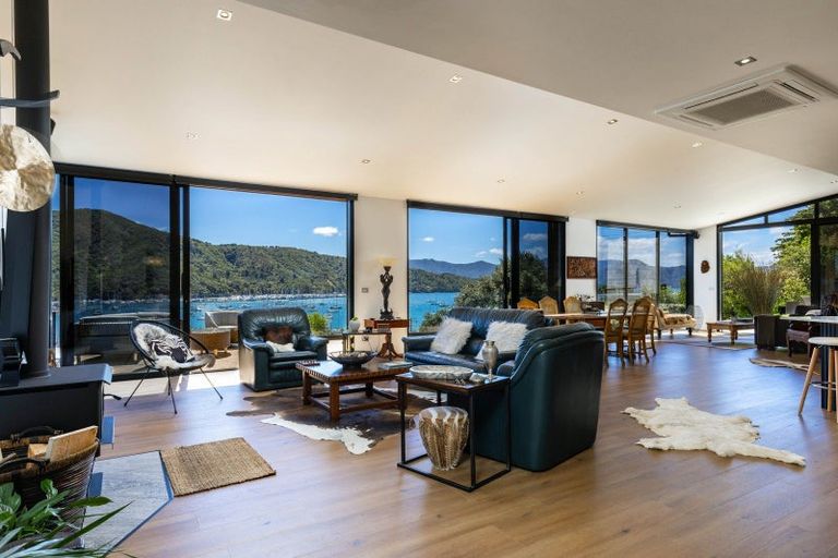Photo of property in 324a Waikawa Road, Waikawa, Picton, 7220