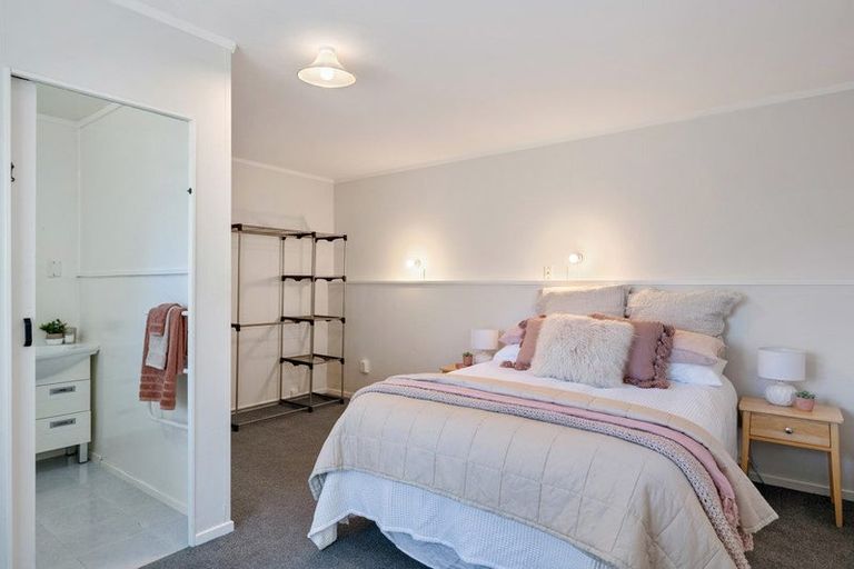 Photo of property in 26 Gentian Street, Timberlea, Upper Hutt, 5018