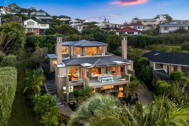 Photo of property in 12 Chelverton Terrace, Red Beach, 0932