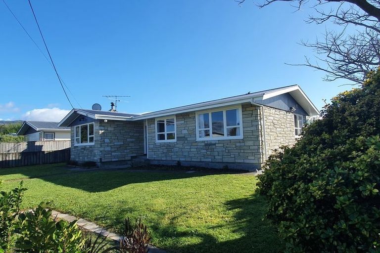 Photo of property in 1 Hardie Grove, Featherston, 5710