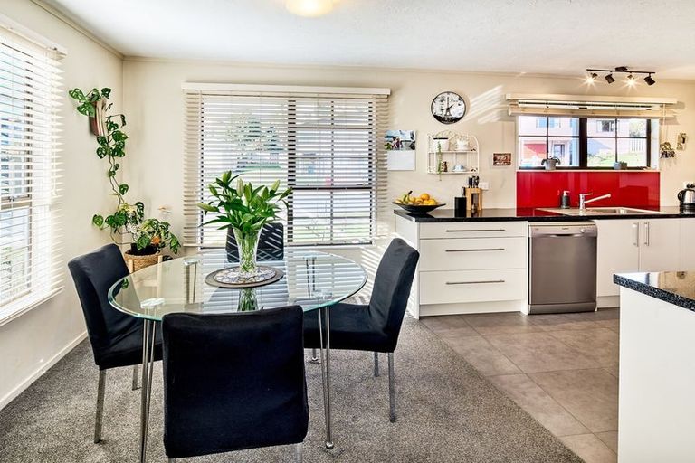 Photo of property in 6 Cleat Street, Whitby, Porirua, 5024