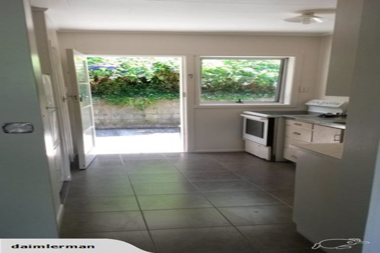 Photo of property in 25 Downe Street, New Plymouth, 4310
