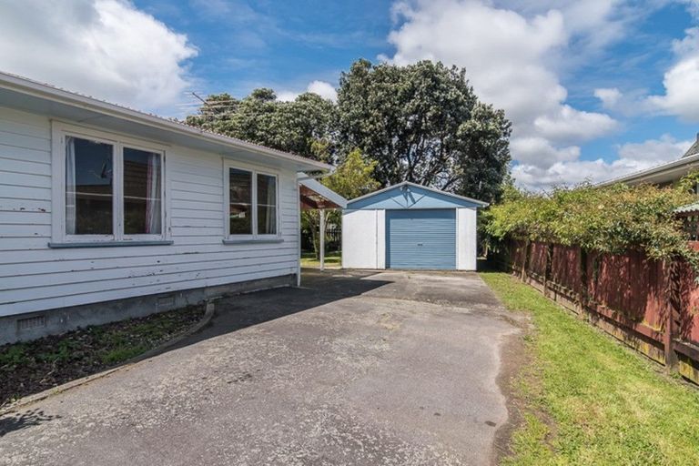 Photo of property in 8 Tawa Street, Waikanae, 5036