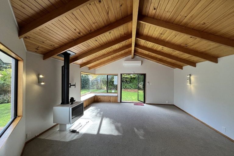 Photo of property in 6 Bushview Place, Upper Vogeltown, New Plymouth, 4310