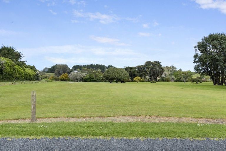 Photo of property in 30 Third Avenue, Urenui, 4377