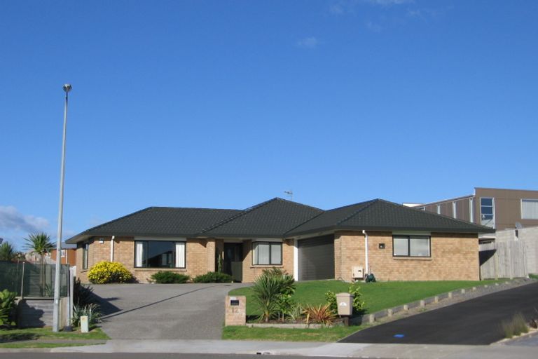 Photo of property in 12 Te Ropata Place, Waikanae Beach, Waikanae, 5036