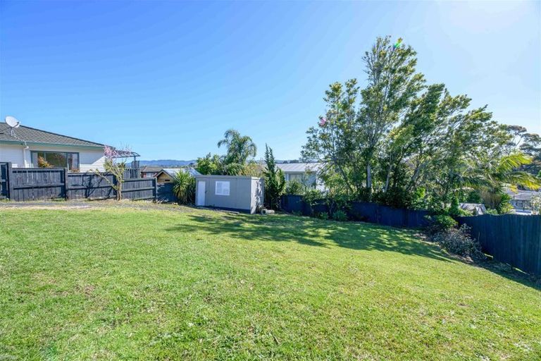 Photo of property in 4 Marie Crescent, Te Atatu South, Auckland, 0610