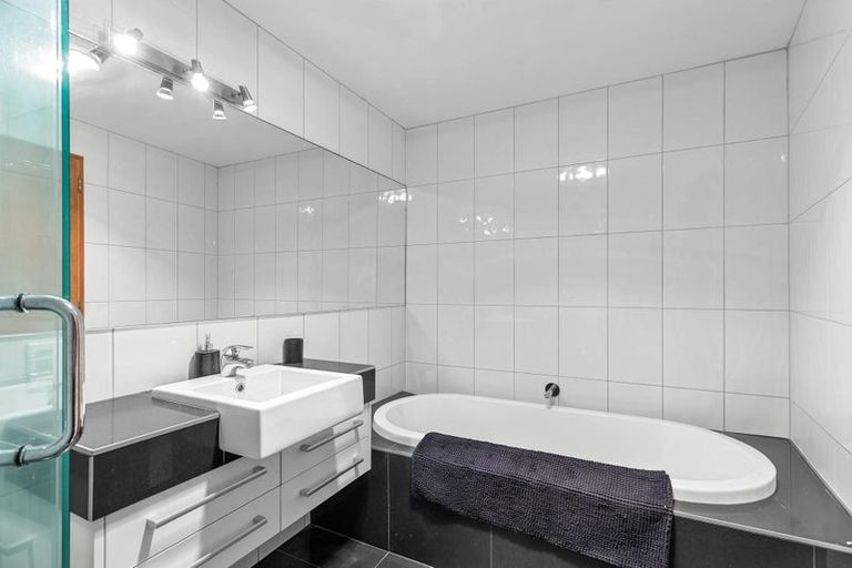 Photo of property in 1b Kent Street, Queenstown, 9300