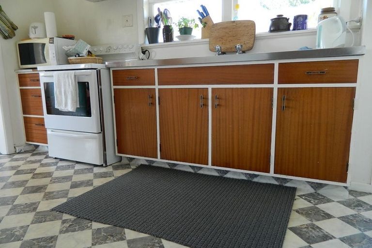 Photo of property in 3 Merritt Way, Newlands, Wellington, 6037