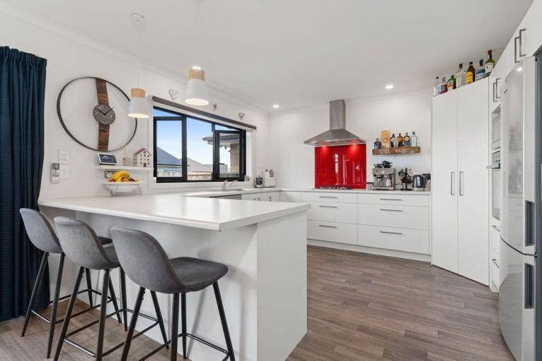 Photo of property in 12 Molesworth Street, Carterton, 5713