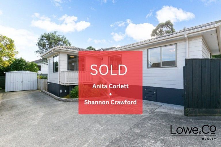 Photo of property in 5 Ladbrooke Drive, Newlands, Wellington, 6037