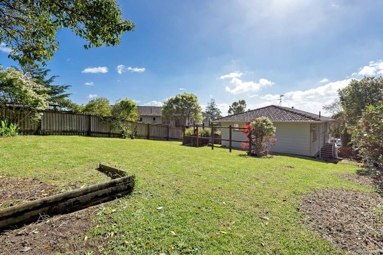 Photo of property in 13 Finlow Drive, Te Atatu South, Auckland, 0610