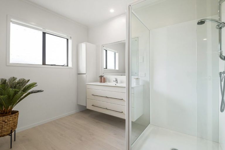 Photo of property in 1/27 Knightsbridge Drive, Forrest Hill, Auckland, 0620