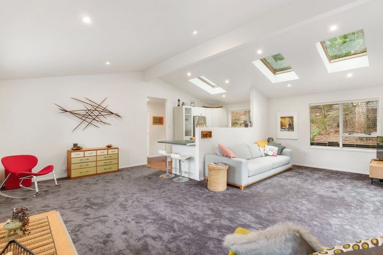 Photo of property in 58 Laingholm Drive, Laingholm, Auckland, 0604