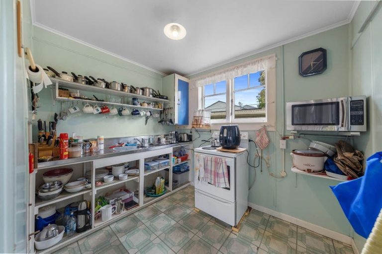 Photo of property in 41 Hutchinson Avenue, New Lynn, Auckland, 0600