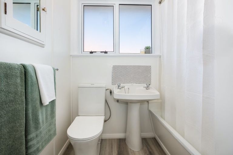 Photo of property in 96 Main Road, Titahi Bay, Porirua, 5022