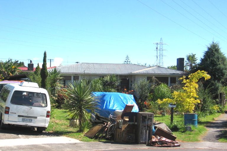 Photo of property in 16 Martin Place, Kelston, Auckland, 0602