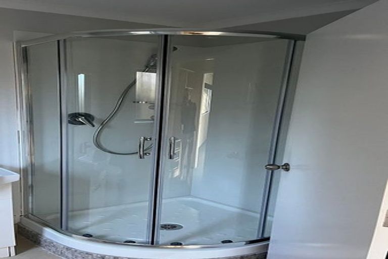 Photo of property in 41 Lavelle Road, Henderson, Auckland, 0612