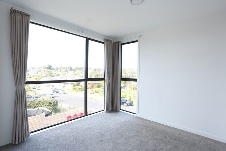 Photo of property in 13a King Richard Place, Browns Bay, Auckland, 0630