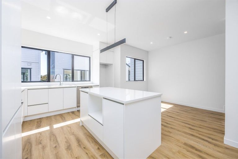 Photo of property in 17b Hogans Road, Glenfield, Auckland, 0629