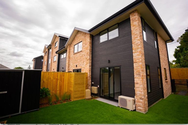 Photo of property in 2/7 Matipo Road, Te Atatu Peninsula, Auckland, 0610