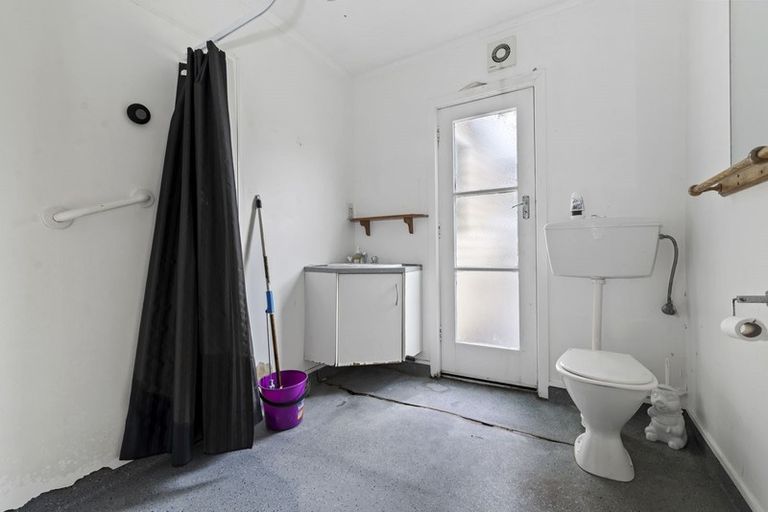 Photo of property in 51 Kawaha Point Road, Fairy Springs, Rotorua, 3015