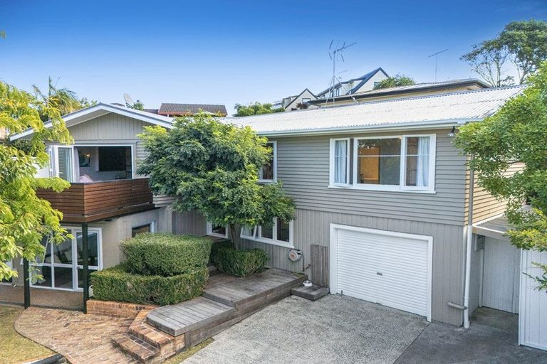 Photo of property in 1/14 Roband Avenue, Glenfield, Auckland, 0629