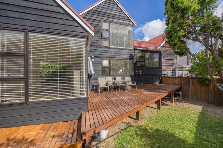 Photo of property in 2/30 Uppingham Crescent, Hillcrest, Auckland, 0627