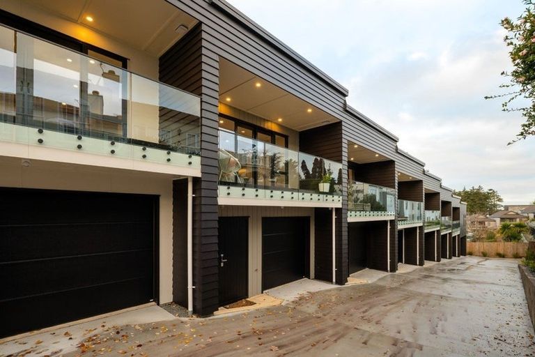 Photo of property in 143 Clarence Street, Hamilton Lake, Hamilton, 3204