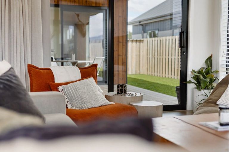 Photo of property in 38 Longview Drive, Lake Hawea, 9382