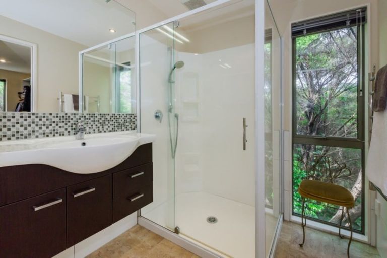 Photo of property in 2 Ocean Vista Lane, Paraparaumu, 5032