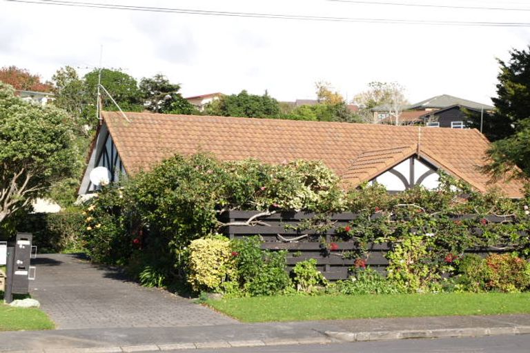 Photo of property in 2/3 Shelly Beach Parade, Cockle Bay, Auckland, 2014