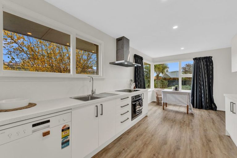 Photo of property in 258 Main North Road, Redwood, Christchurch, 8051