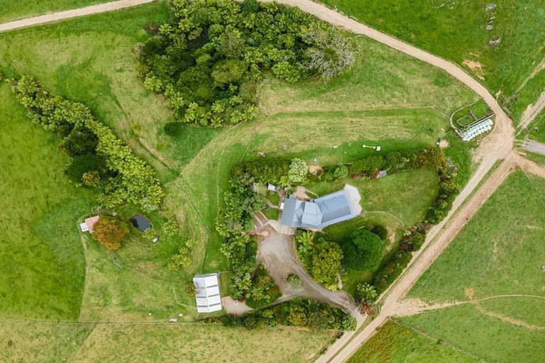 Photo of property in 890a Otaraoa Road, Tikorangi, Waitara, 4383