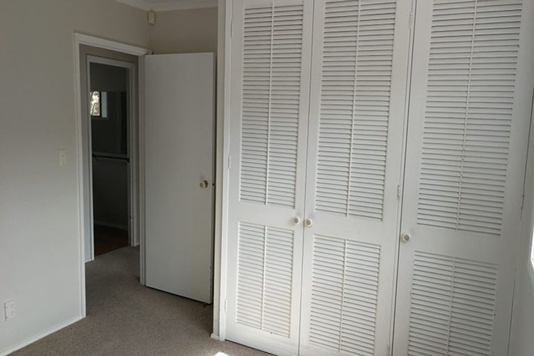 Photo of property in 9/26a Sunnynook Road, Sunnynook, Auckland, 0620