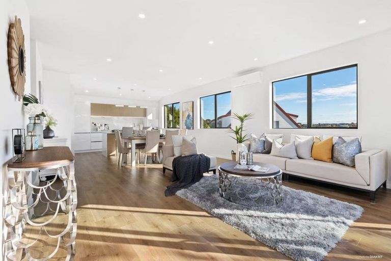 Photo of property in 142c Luckens Road, West Harbour, Auckland, 0618