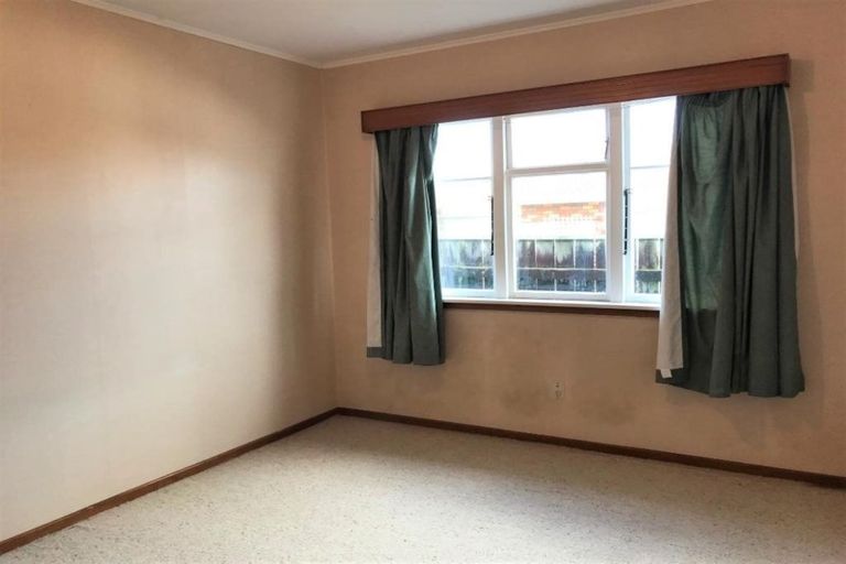 Photo of property in 221 Mangorei Road, Merrilands, New Plymouth, 4312