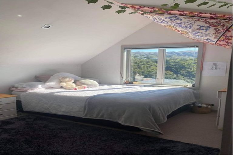 Photo of property in 16 Cavalry Close, Crofton Downs, Wellington, 6035