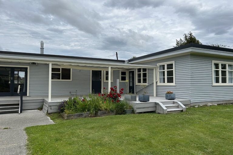 Photo of property in 52 Kempton Street, Greytown, 5712