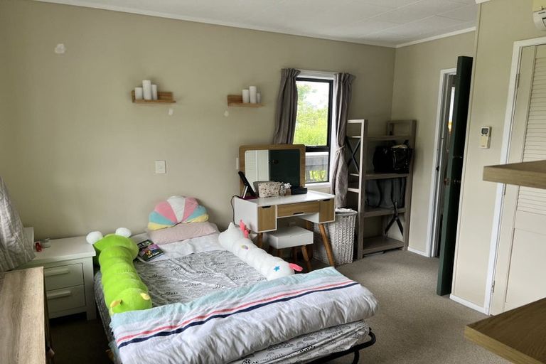 Photo of property in 54 Redlands Grove, Swanson, Auckland, 0612