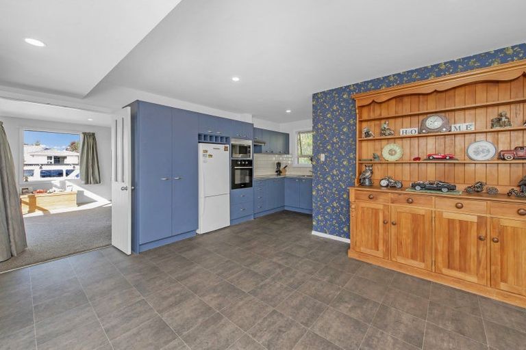 Photo of property in 15 Frensham Crescent, Woolston, Christchurch, 8062