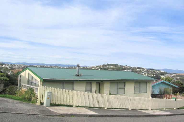 Photo of property in 7 Kimball Place, Johnsonville, Wellington, 6037