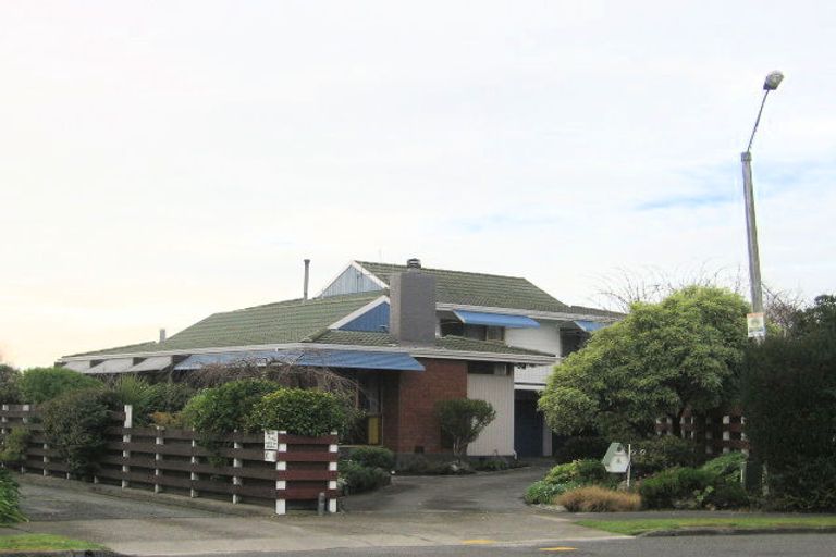 Photo of property in 12 Corwen Place, Mayfair, Hastings, 4122