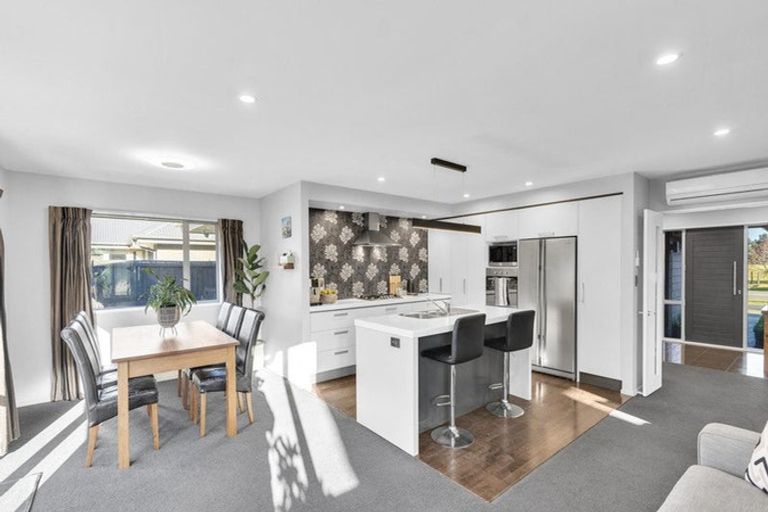 Photo of property in 14 Bernice Crescent, Yaldhurst, Christchurch, 8042