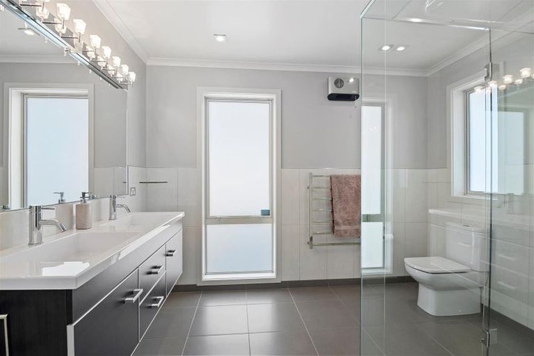 Photo of property in 12 Woodstock Place, Stoke, Nelson, 7011