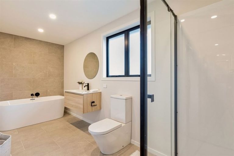 Photo of property in 52b Waipani Road, Te Atatu Peninsula, Auckland, 0610