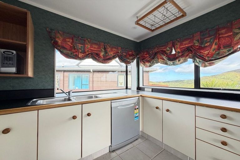 Photo of property in 5a Becker Way, Karori, Wellington, 6012