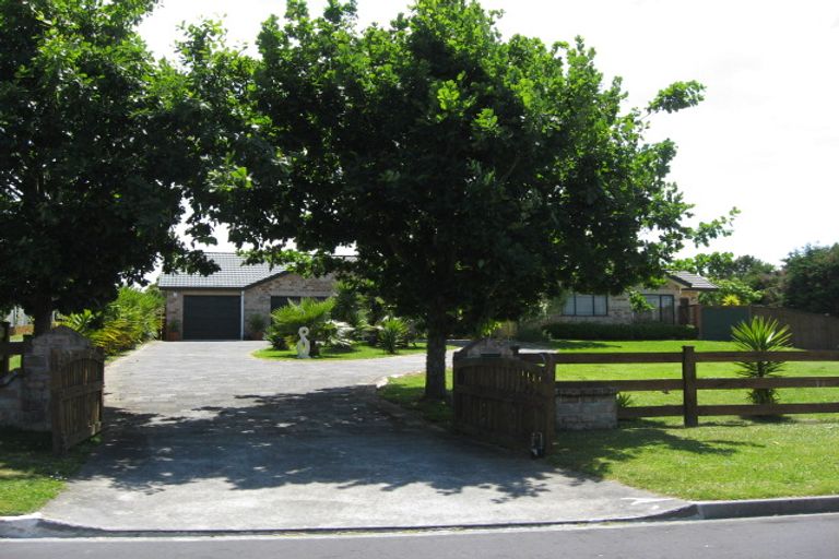 Photo of property in 65 Sunny Crescent, Huapai, Kumeu, 0810